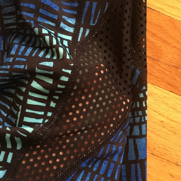 Zella Geometric Crop Leggings - Picture 3 of 3
